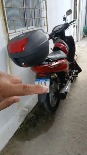 Vendo linda jet com baú 
