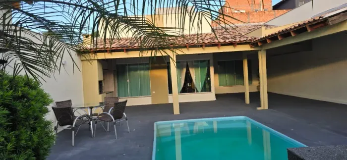 Casa com piscina em condomínio fechado , 3 quartos e 3 vagas