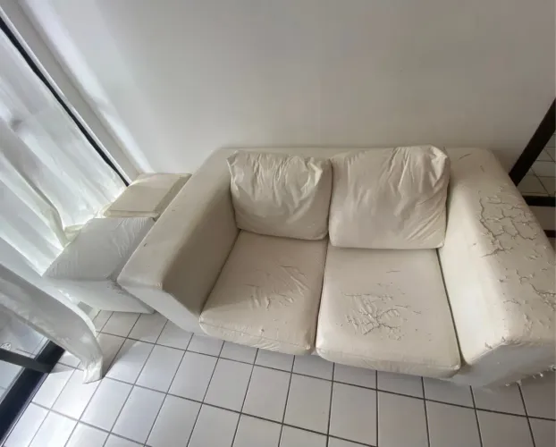 Sofá Usado com Puffs - R$ 299,00