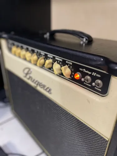 Amplificador Valvulado Bugera V22