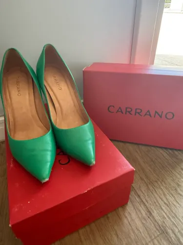 Scarpin Carrano