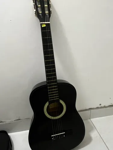 Violão Preto em Ótimo Estado + Capa Inclusa!