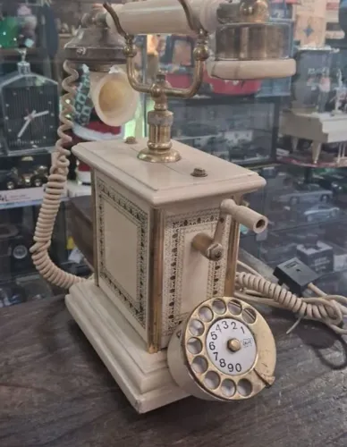 Telefone fixo vintage para decoração