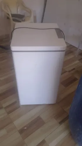 Vendo esse congelador da marca Midea, semi novo , 100 litros, faço entrega na região .