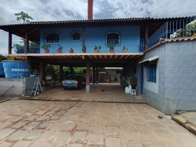 ? é uma casa muito bonita na Serra de Miguel Pereira