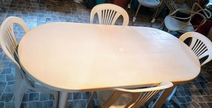 MESA COM 4 CADEIRAS