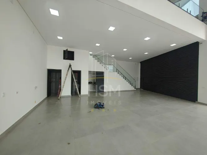 Salão Comercial de 200m² com Mezanino na Av. Humberto de Alencar Castelo Branco