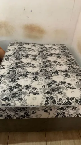 Cama de Casal, tem 1 mês de uso.