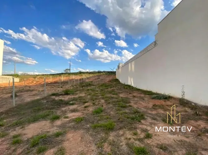 Lote de 300 m² à venda no Bairro Xavante, em Divinópolis/MG