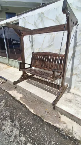 Balanço de jardim em madeira de lei 