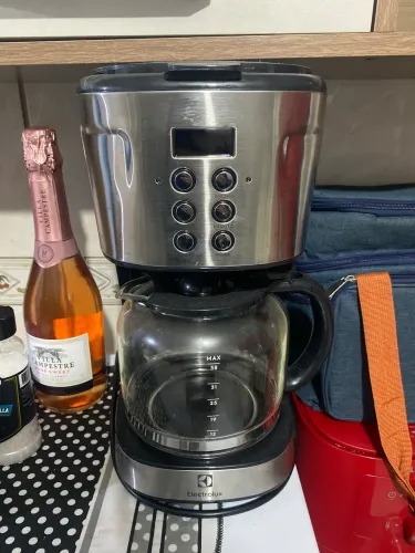 Cafeteira elétrica com timer Electrolux ECM30 Seminova