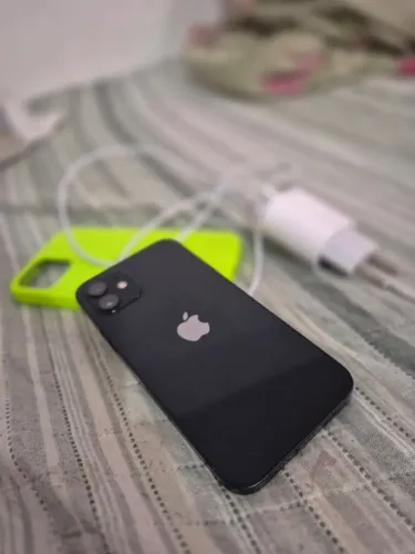 iPhone 12 128 GB Com capinha, película e carregador.