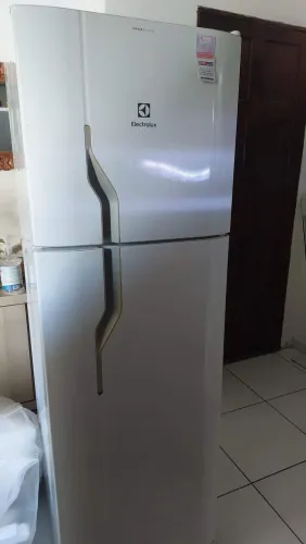 Geladeira Electrolux 261L