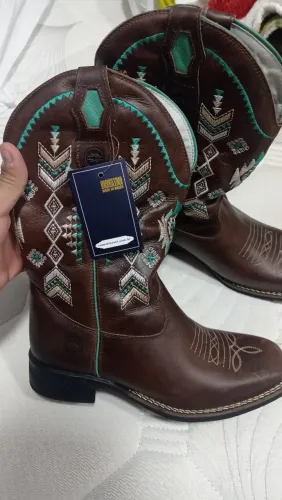 Bota country feminina