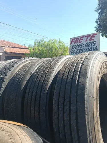 Vendo 2 pneus 295 80 22.5 sem detalhes