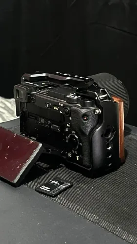 Câmera Sony a6400 seminova com lente sigma 30 mm
