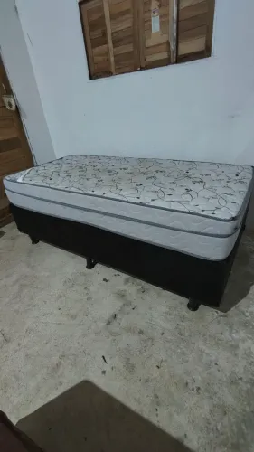 Vendo cama box de solteiro