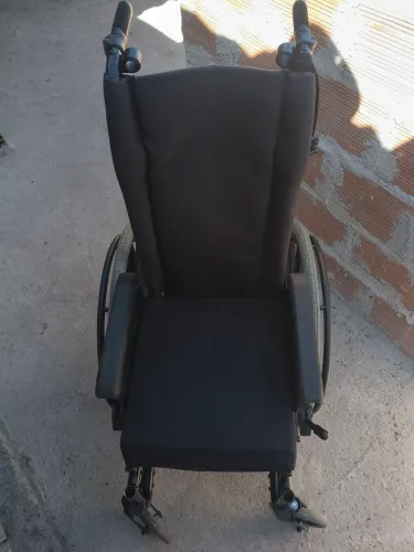 Cadeira de roda e caidera de banho