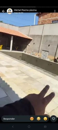 Construção de piscina de alvenaria