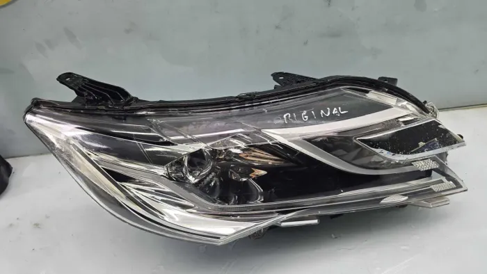 Farol Pajero Sport 2020-2024