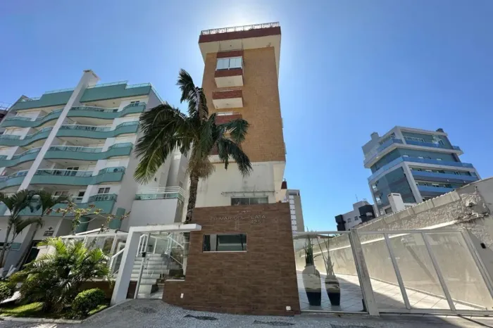 Apartamento na Quadra Mar em Caiobá REF 819