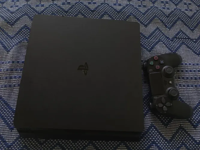 Ps4 slim 1tb com 1 controle, cabos e etc, em ótimo estado.