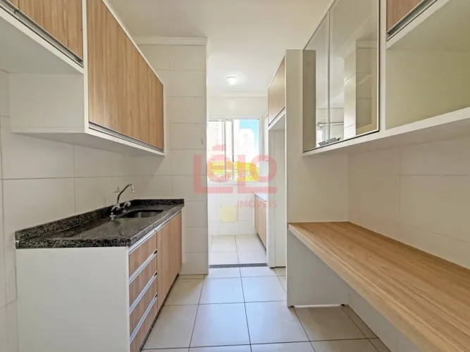 Apartamento para alugar em Maringá, na Zona 03, com 2 quartos, sendo 1 suíte com sacada, 6