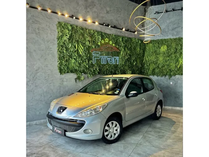 Peugeot 207 XR 1.4 Flex 8V 5P 2011
