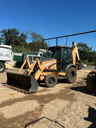Retroescavadeira Case 580N 2013 4X4