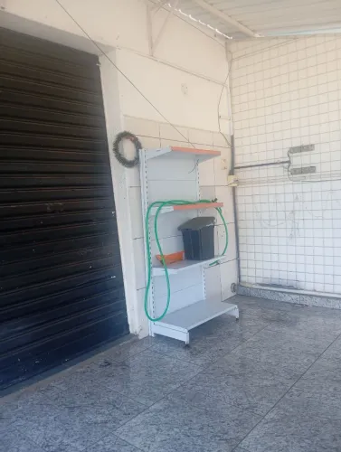 Vende se 2 gôndolas super novas