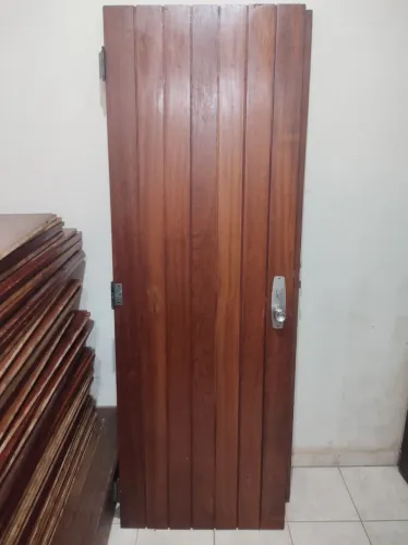 PORTAS DE MADEIRA MACIÇA 