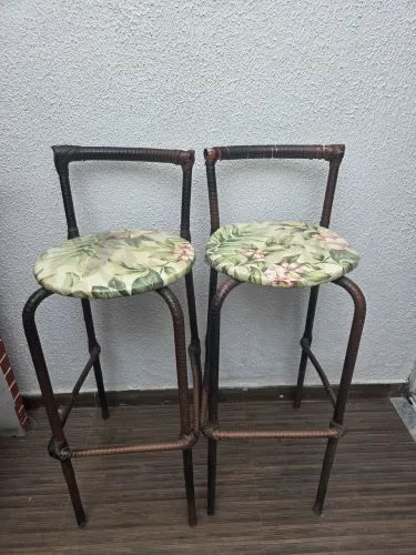 Banquetas em vime para balcão