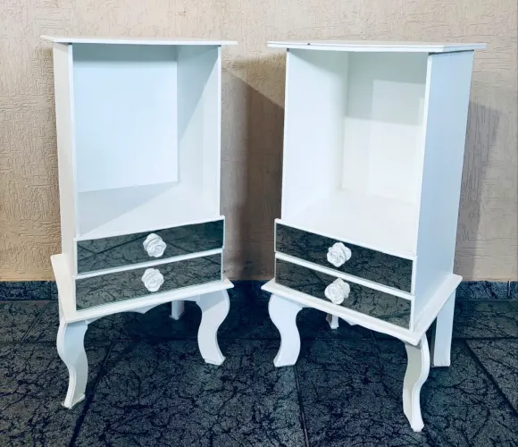 Par Mesa De Cabeceira MDF Provençal Luiz XV Com Espelho Gaveta