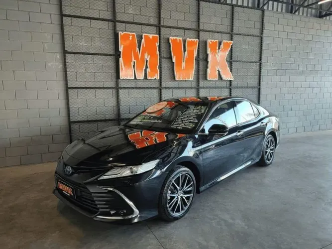 Toyota Camry XLE Hybrid 2.5 16V Aut. 2023