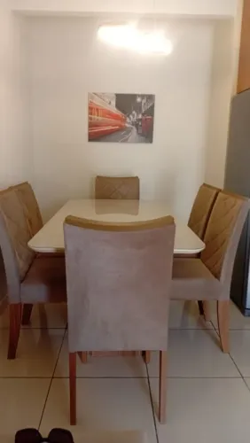 Mesa de jantar com 6 cadeiras