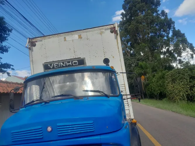 Fretes e mudanças caminhão baú grande
