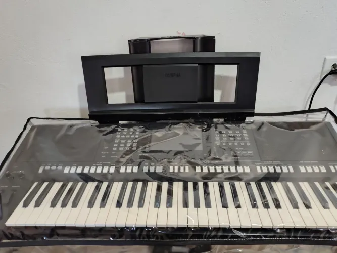 Teclado Yamaha psr s775
