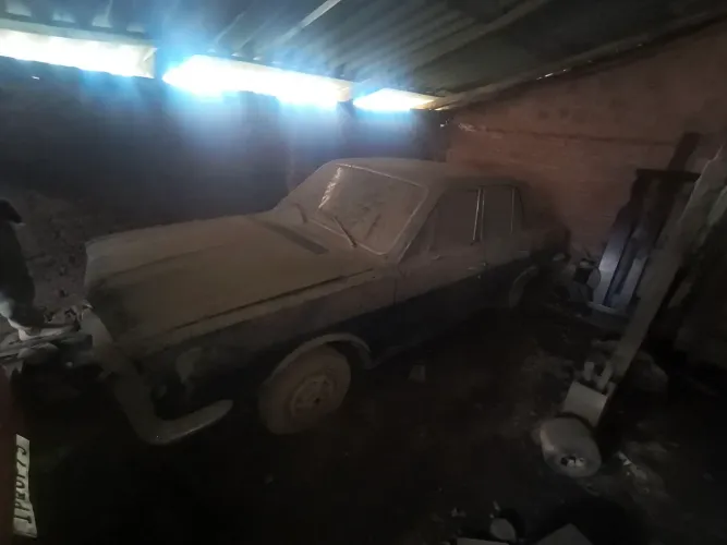 Vendo corcel 4 porta 