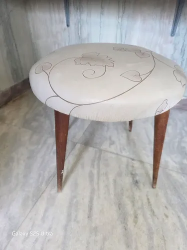 Banqueta Vintage com Pés Palito em Madeira - Décor Retrô