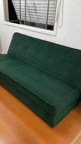Sofá cama casal em veludo verde