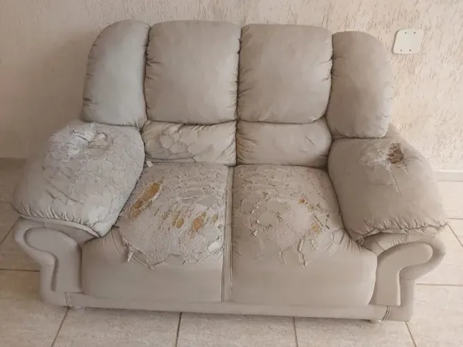 Conjunto de sofá 3 e 2 lugares (Contém molas e cintas em cada assento)