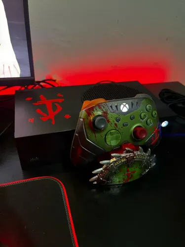 Xbox Series S 500GB + Controle DOOM The Dark Ages ? Customizado