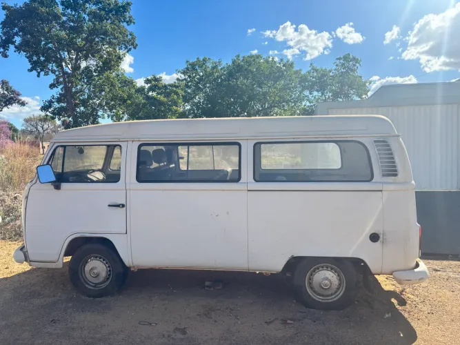 Volkswagen Kombi Standard 1.4 MI Total Flex 8V 2012