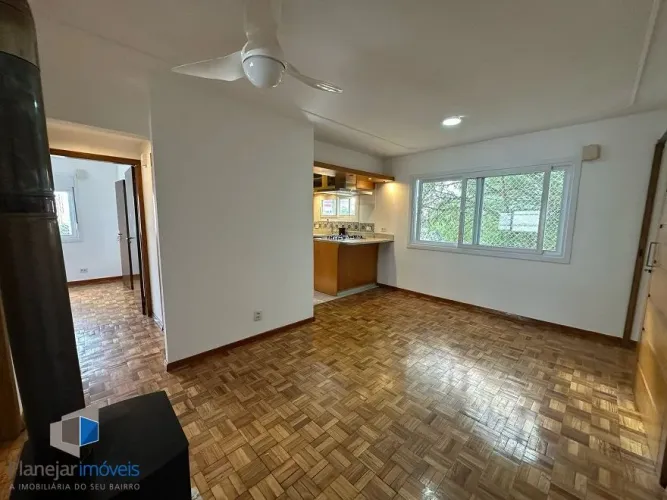 Apartamento 2 quartos, 1 suite, no Bairro Cidade Baixa. Em frente a Redenção com elevador