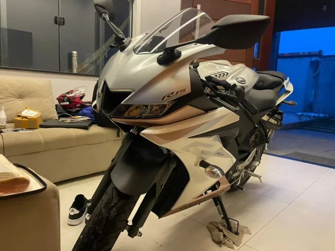 YAMAHA R15 2026 quitada, já selada até 2027, sem multas.