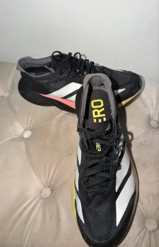 Tênis adidas pro corrida 