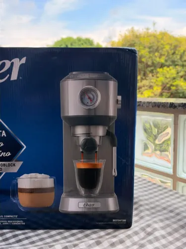 Cafeteira Oster Espresso Compacta 220V lacrada