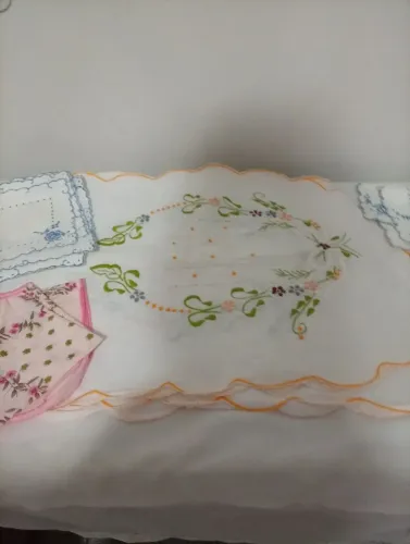 Caminho de Mesa+ Toalhinhas Para Bandejas