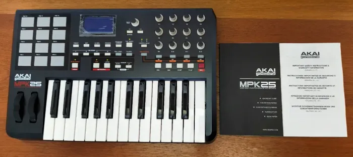Controlador teclado Akai MPK25 excelente estado 