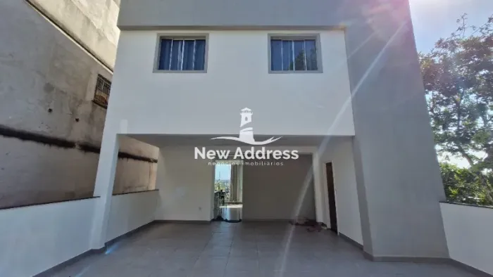 Casa triplex com vista privilegiada de Vila Velha, sala ampla, suíte com closet e garagem
